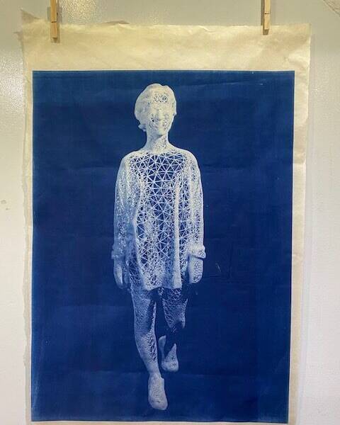 A drawing of 3d figure on blue background.